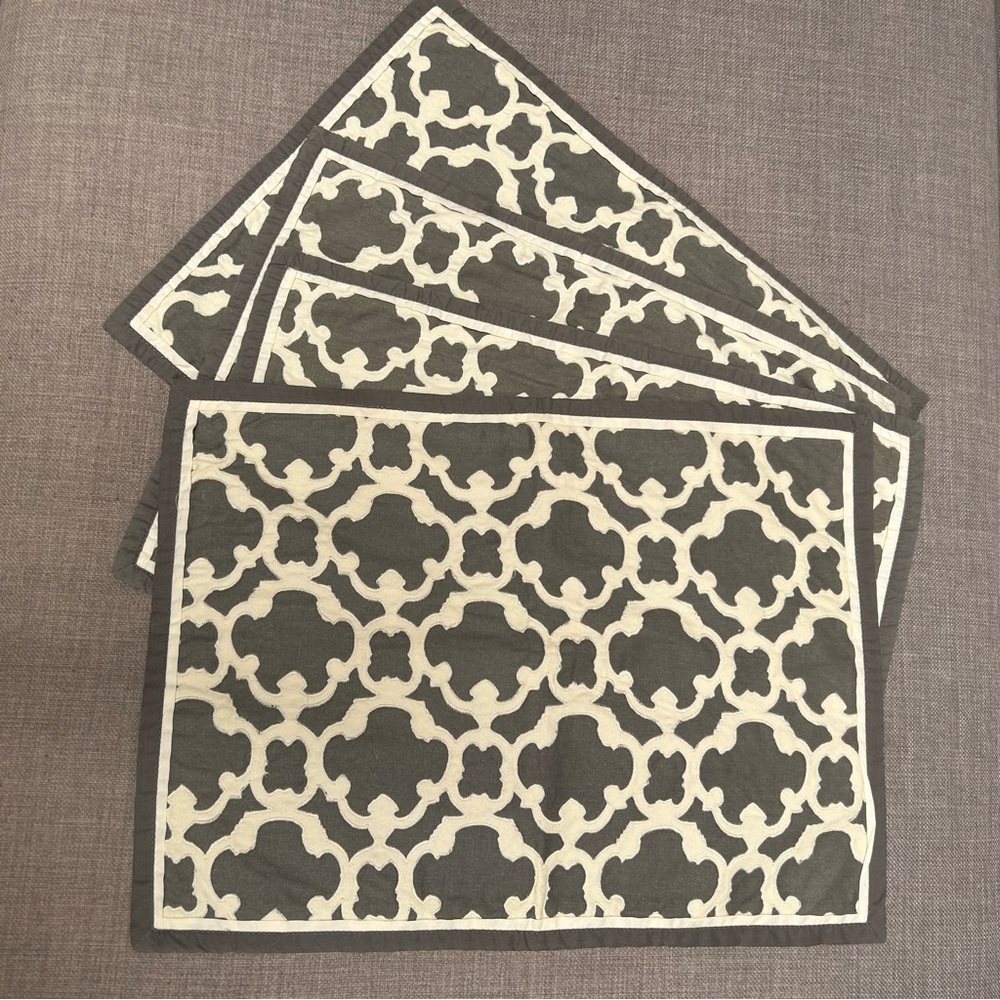 THRESHOLD 4-pcs Cotton Placemat
Geometric Lattice Pattern #0901256